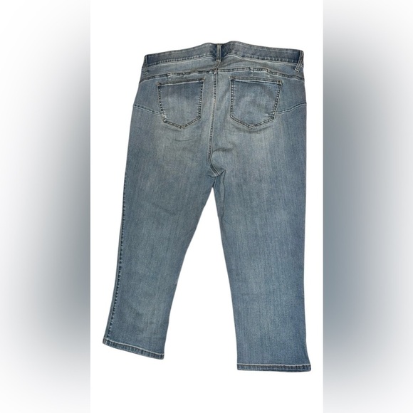 Torrid Ankle length jeans. Size 20 - Picture 2 of 8